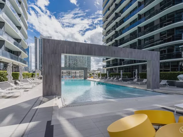 2-bedroom condo for sale in Miami - 45 SW 9th St 1706 - MondialRealty