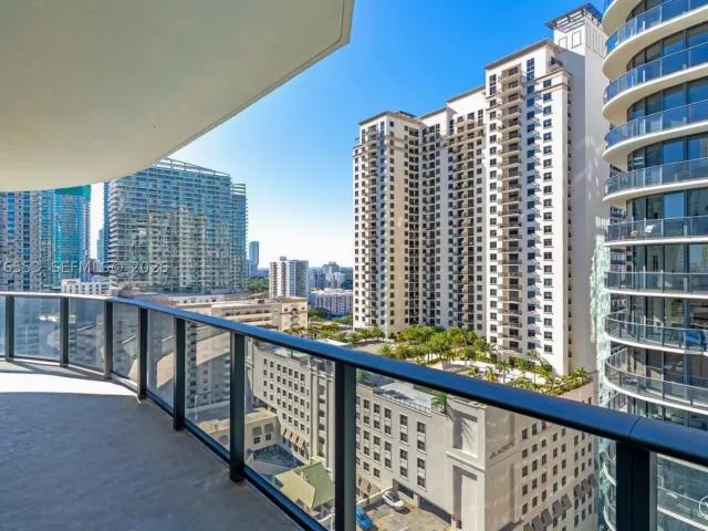 2-bedroom condo for sale in Miami - 45 SW 9th St 1706 - MondialRealty