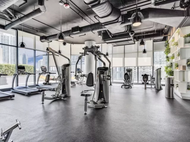 2-bedroom condo for sale in Miami - 45 SW 9th St 1706 - MondialRealty