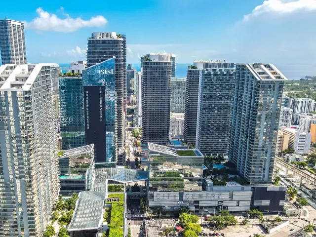 2-bedroom condo for sale in Miami - 45 SW 9th St 1706 - MondialRealty