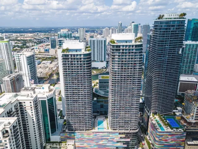 2-bedroom condo for sale in Miami - 45 SW 9th St 1706 - MondialRealty