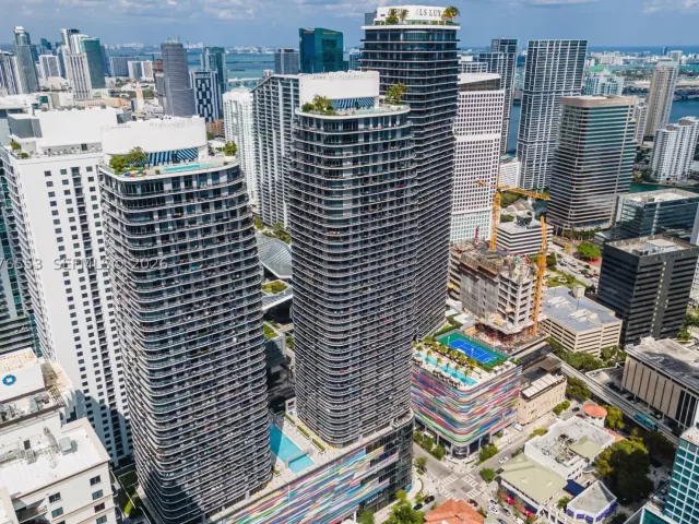 2-bedroom condo for sale in Miami - 45 SW 9th St 1706 - MondialRealty