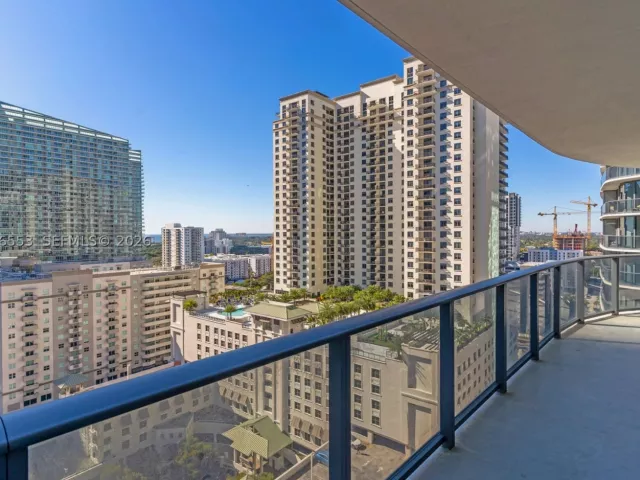 2-bedroom condo for sale in Miami - 45 SW 9th St 1706 - MondialRealty