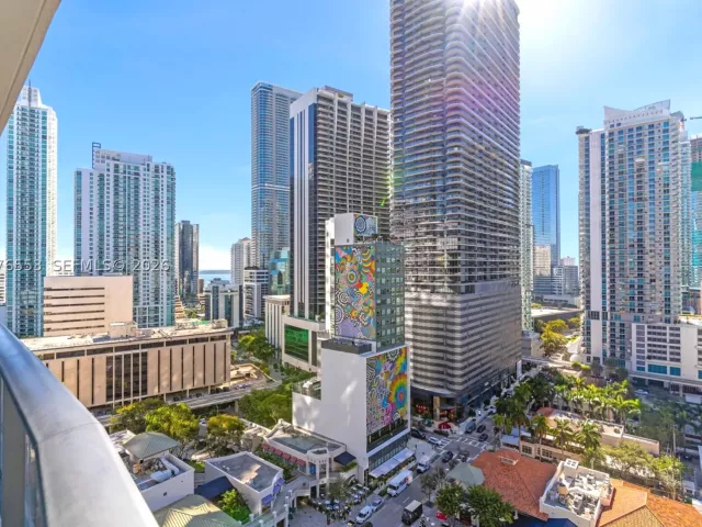 2-bedroom condo for sale in Miami - 45 SW 9th St 1706 - MondialRealty