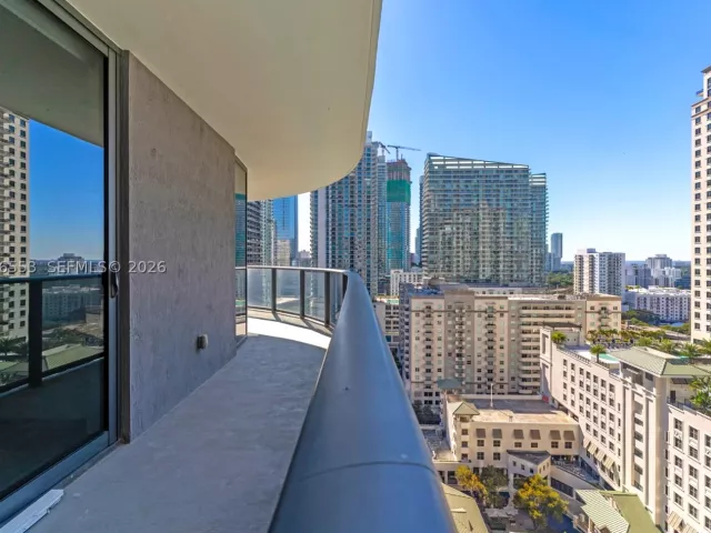 2-bedroom condo for sale in Miami - 45 SW 9th St 1706 - MondialRealty