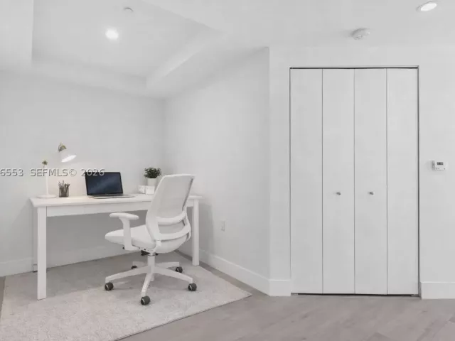 2-bedroom condo for sale in Miami - 45 SW 9th St 1706 - MondialRealty