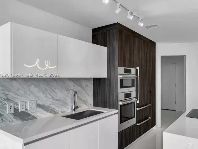 2-bedroom condo for rent in Miami - 851 NE 1st Ave 2107 - MondialRealty