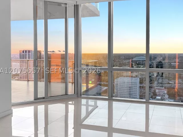 2-bedroom condo for rent in Miami - 851 NE 1st Ave 2107 - MondialRealty