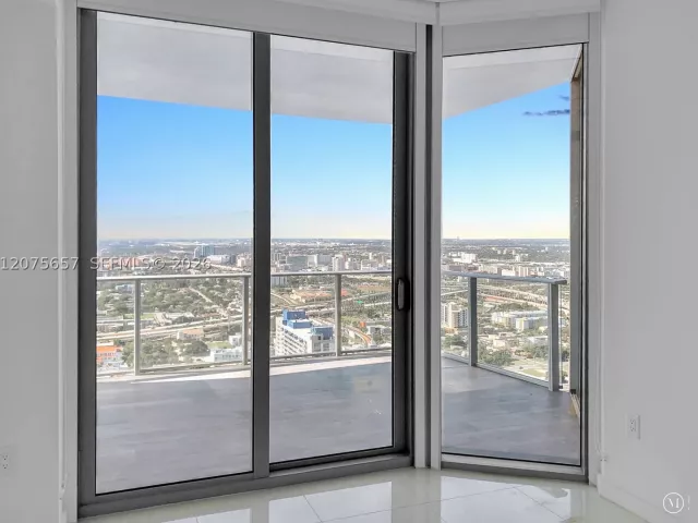 2-bedroom condo for rent in Miami - 851 NE 1st Ave 2107 - MondialRealty