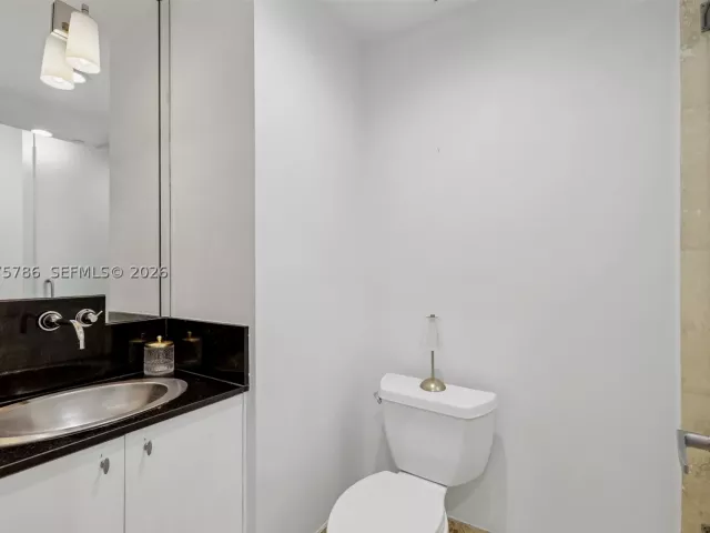 2-bedroom home for rent in Miami Beach - 204 Washington Ave 13 - MondialRealty