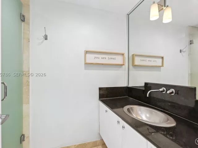 2-bedroom home for rent in Miami Beach - 204 Washington Ave 13 - MondialRealty