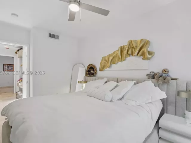 2-bedroom home for rent in Miami Beach - 204 Washington Ave 13 - MondialRealty