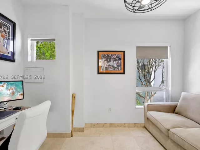 2-bedroom home for rent in Miami Beach - 204 Washington Ave 13 - MondialRealty