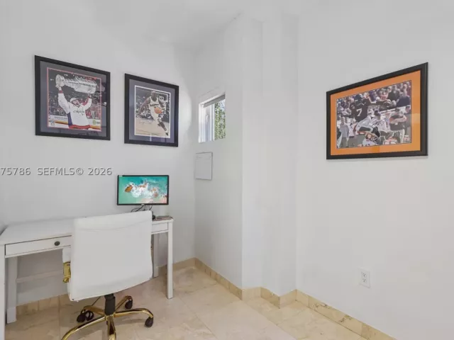 2-bedroom home for rent in Miami Beach - 204 Washington Ave 13 - MondialRealty