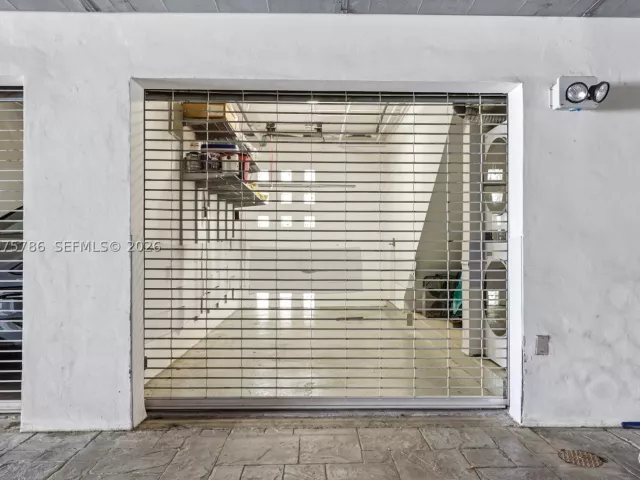 2-bedroom home for rent in Miami Beach - 204 Washington Ave 13 - MondialRealty