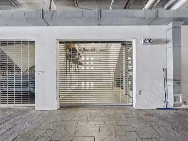 2-bedroom home for rent in Miami Beach - 204 Washington Ave 13 - MondialRealty