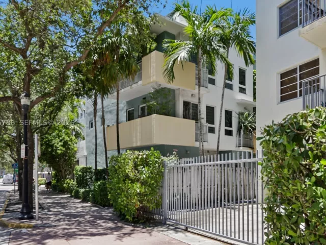 2-bedroom home for rent in Miami Beach - 204 Washington Ave 13 - MondialRealty