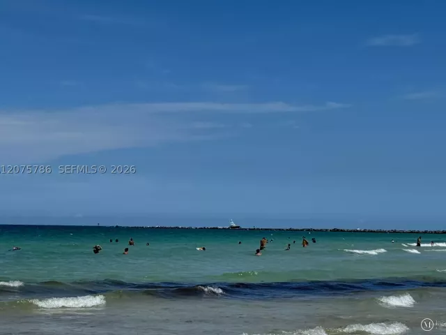 2-bedroom home for rent in Miami Beach - 204 Washington Ave 13 - MondialRealty