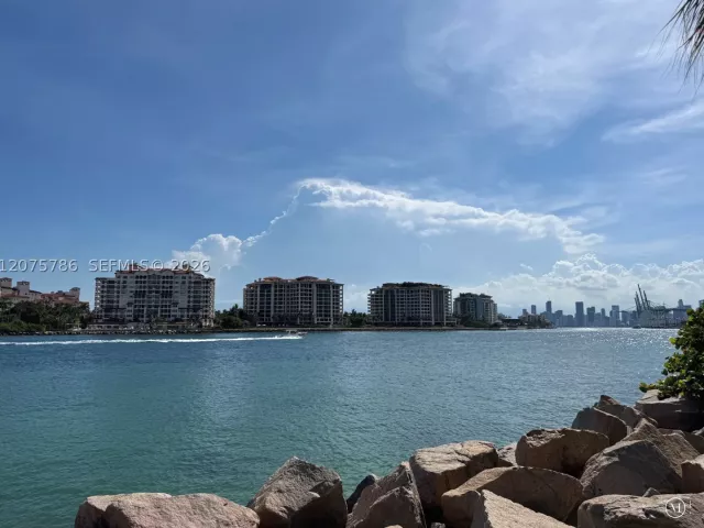 2-bedroom home for rent in Miami Beach - 204 Washington Ave 13 - MondialRealty