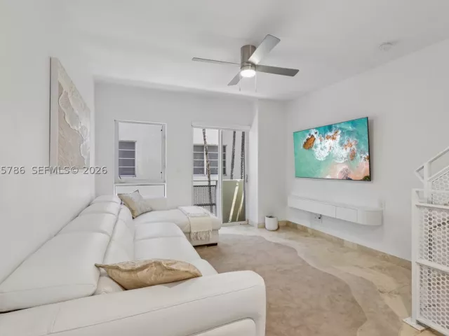 2-bedroom home for rent in Miami Beach - 204 Washington Ave 13 - MondialRealty