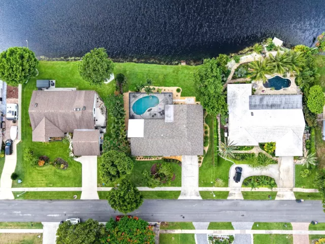 3-bedroom home for rent in Delray Beach - 3250 Lakeview Boulevard - MondialRealty