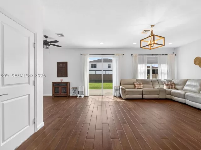 4-bedroom home for rent in Homestead - 27884 SW 133rd Path 27884 - MondialRealty