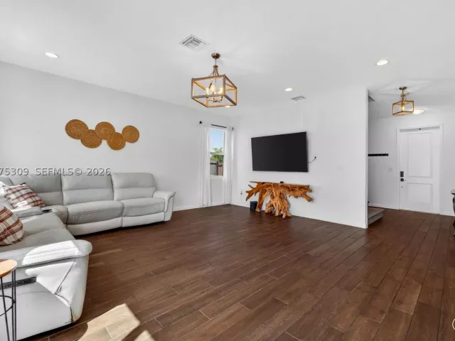 4-bedroom home for rent in Homestead - 27884 SW 133rd Path 27884 - MondialRealty
