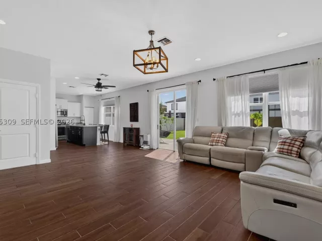 4-bedroom home for rent in Homestead - 27884 SW 133rd Path 27884 - MondialRealty