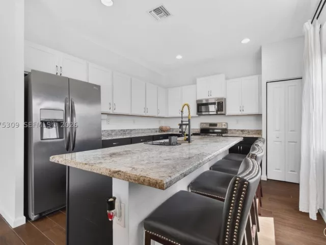 4-bedroom home for rent in Homestead - 27884 SW 133rd Path 27884 - MondialRealty
