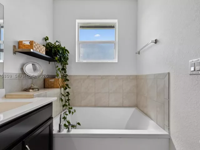 4-bedroom home for rent in Homestead - 27884 SW 133rd Path 27884 - MondialRealty