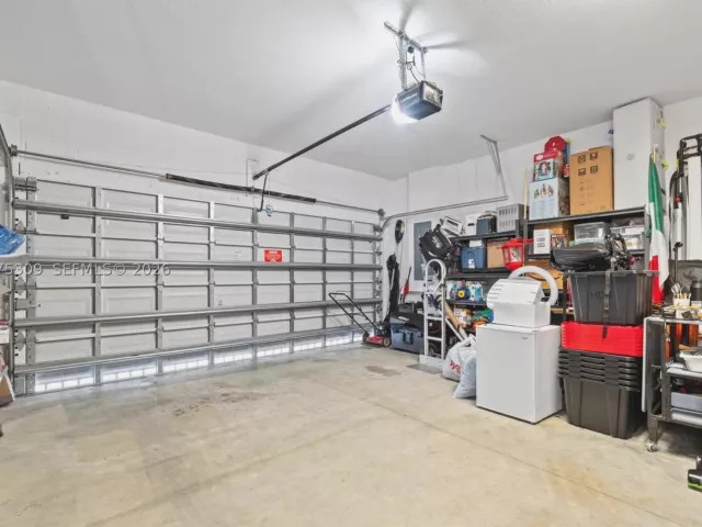 4-bedroom home for rent in Homestead - 27884 SW 133rd Path 27884 - MondialRealty