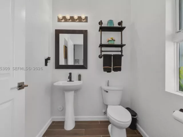4-bedroom home for rent in Homestead - 27884 SW 133rd Path 27884 - MondialRealty