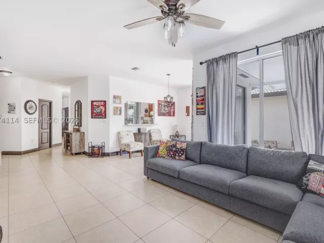 3-bedroom home for rent in Miami - 16082 SW 68th Ter 0 - MondialRealty