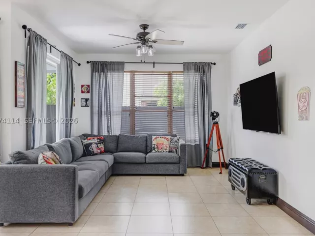 3-bedroom home for rent in Miami - 16082 SW 68th Ter 0 - MondialRealty