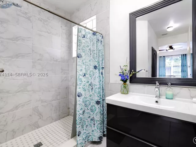 3-bedroom home for rent in Miami - 16082 SW 68th Ter 0 - MondialRealty