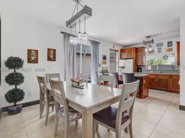 3-bedroom home for rent in Miami - 16082 SW 68th Ter 0 - MondialRealty