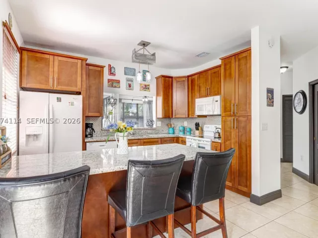 3-bedroom home for rent in Miami - 16082 SW 68th Ter 0 - MondialRealty