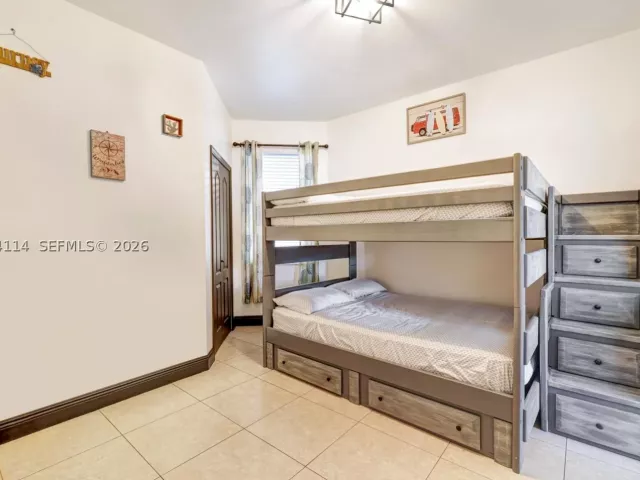 3-bedroom home for rent in Miami - 16082 SW 68th Ter 0 - MondialRealty