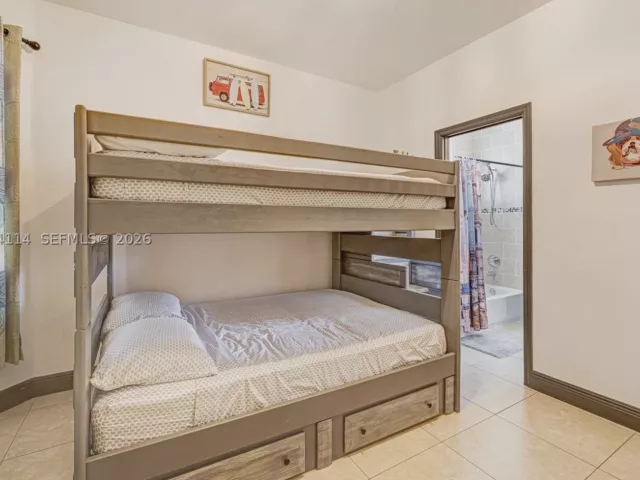 3-bedroom home for rent in Miami - 16082 SW 68th Ter 0 - MondialRealty