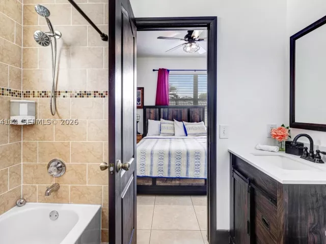3-bedroom home for rent in Miami - 16082 SW 68th Ter 0 - MondialRealty