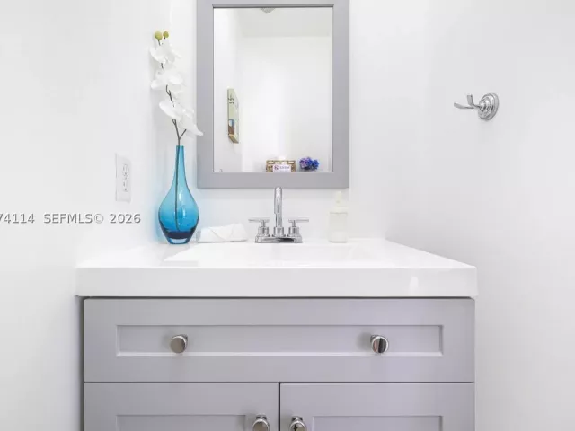 3-bedroom home for rent in Miami - 16082 SW 68th Ter 0 - MondialRealty