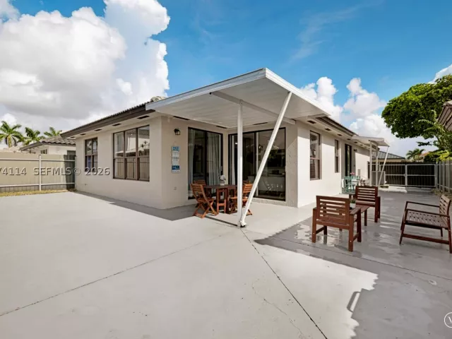 3-bedroom home for rent in Miami - 16082 SW 68th Ter 0 - MondialRealty