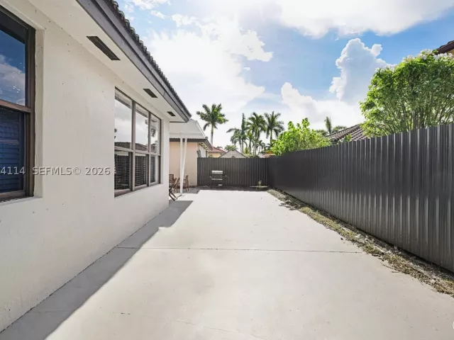 3-bedroom home for rent in Miami - 16082 SW 68th Ter 0 - MondialRealty