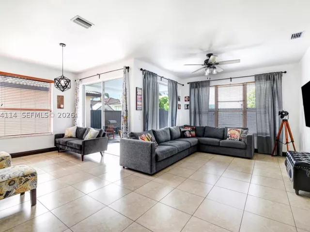 3-bedroom home for rent in Miami - 16082 SW 68th Ter 0 - MondialRealty