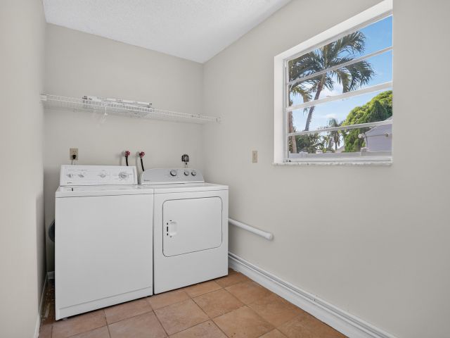 3-bedroom home for sale in Delray Beach - 702 PLACE TAVANT - MondialRealty