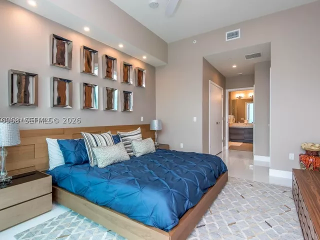 2-bedroom condo for rent in Miami - 1080 Brickell Ave 4201 - MondialRealty