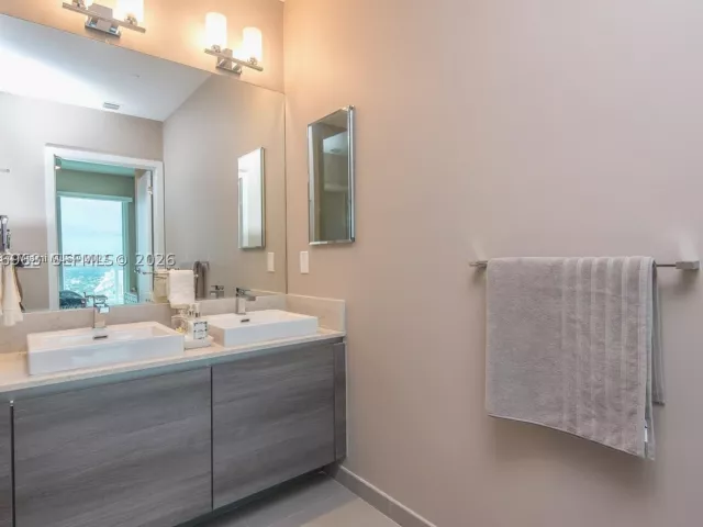2-bedroom condo for rent in Miami - 1080 Brickell Ave 4201 - MondialRealty