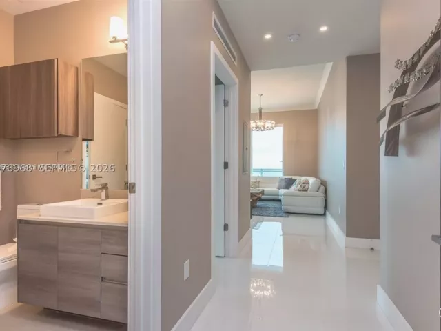 2-bedroom condo for rent in Miami - 1080 Brickell Ave 4201 - MondialRealty