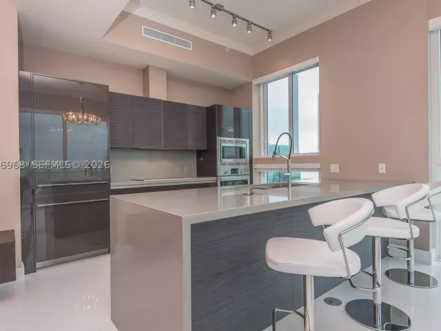 2-bedroom condo for rent in Miami - 1080 Brickell Ave 4201 - MondialRealty