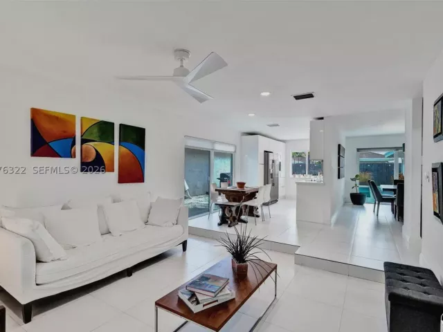 3-bedroom home for sale in Hollywood - 18 Boxwood Rd - MondialRealty